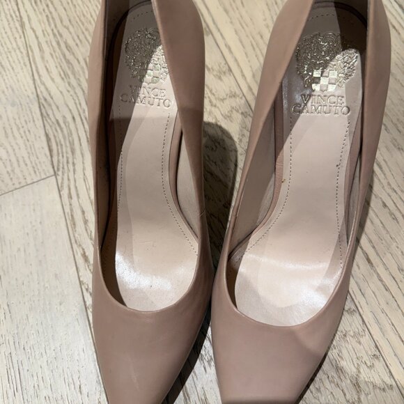 Nude Vince Camuto Pumps - Brand New Never Worn (size 10/40) - Picture 2 of 3